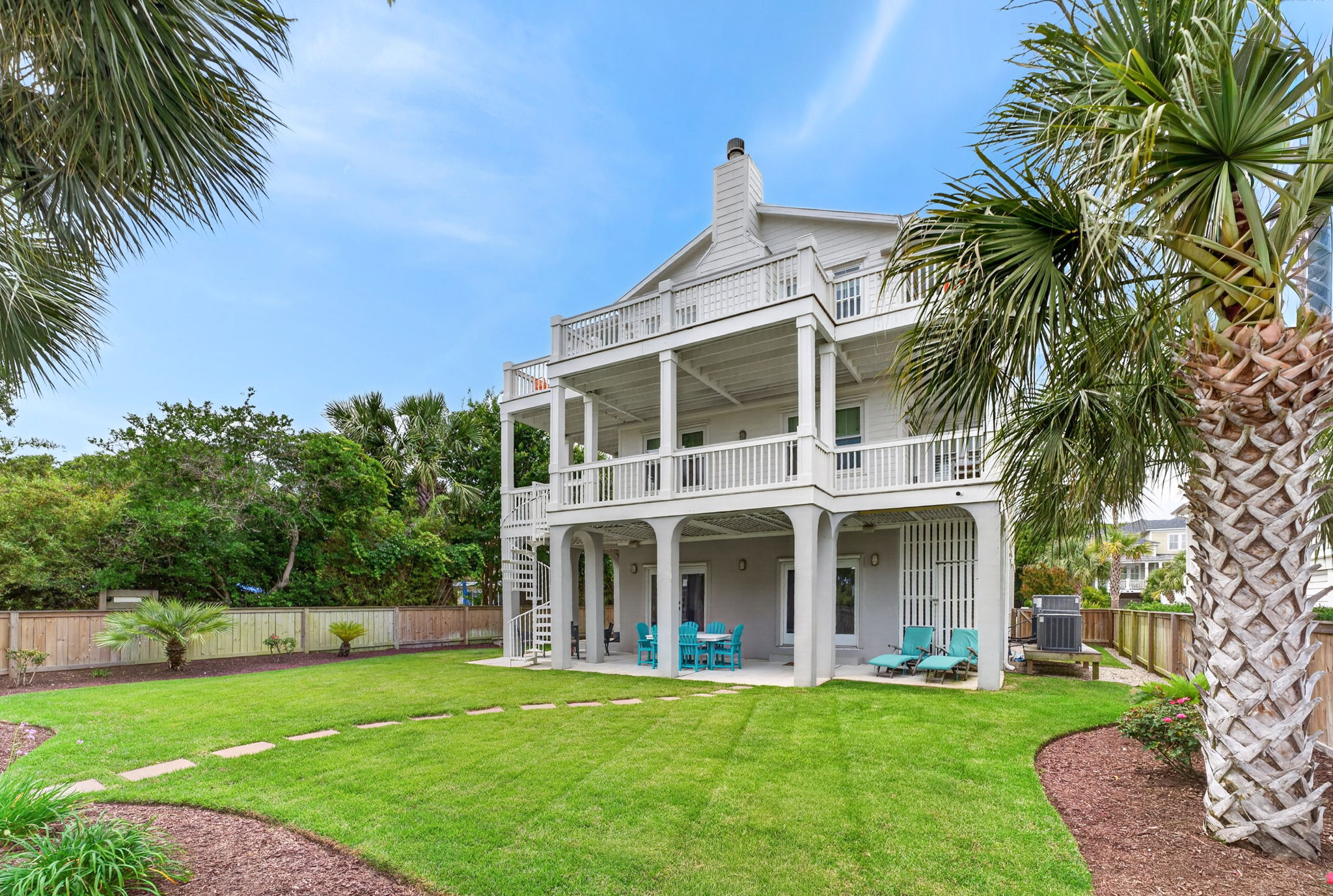 Backyard | Twin Palms | 914 Carolina Blvd | Isle of Palms, SC | IOP Escapes