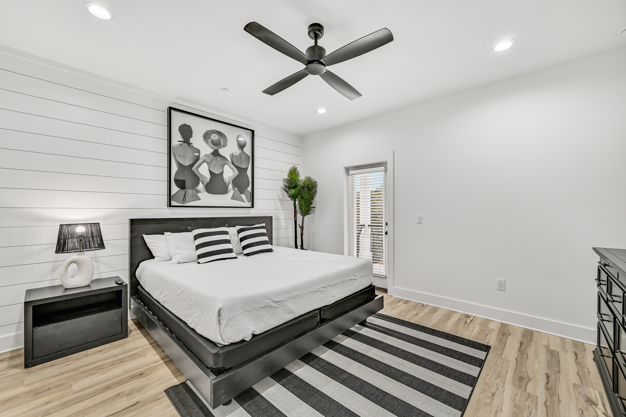 King Suite # 6 (second floor)
