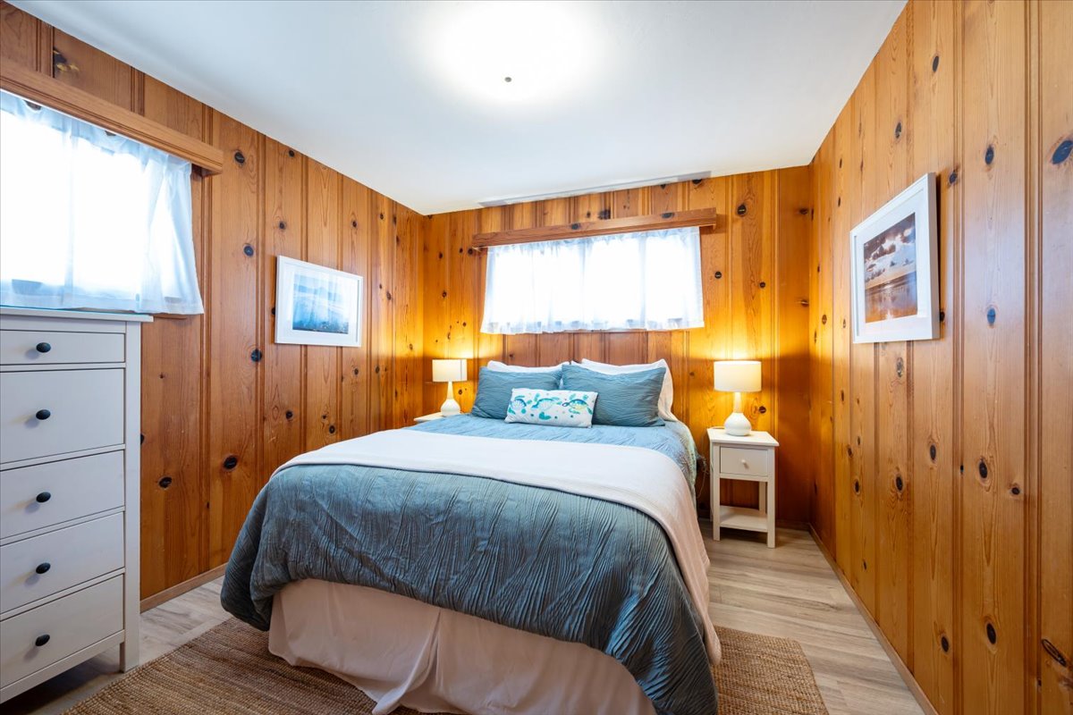 Bedroom 2 - Queen Bed