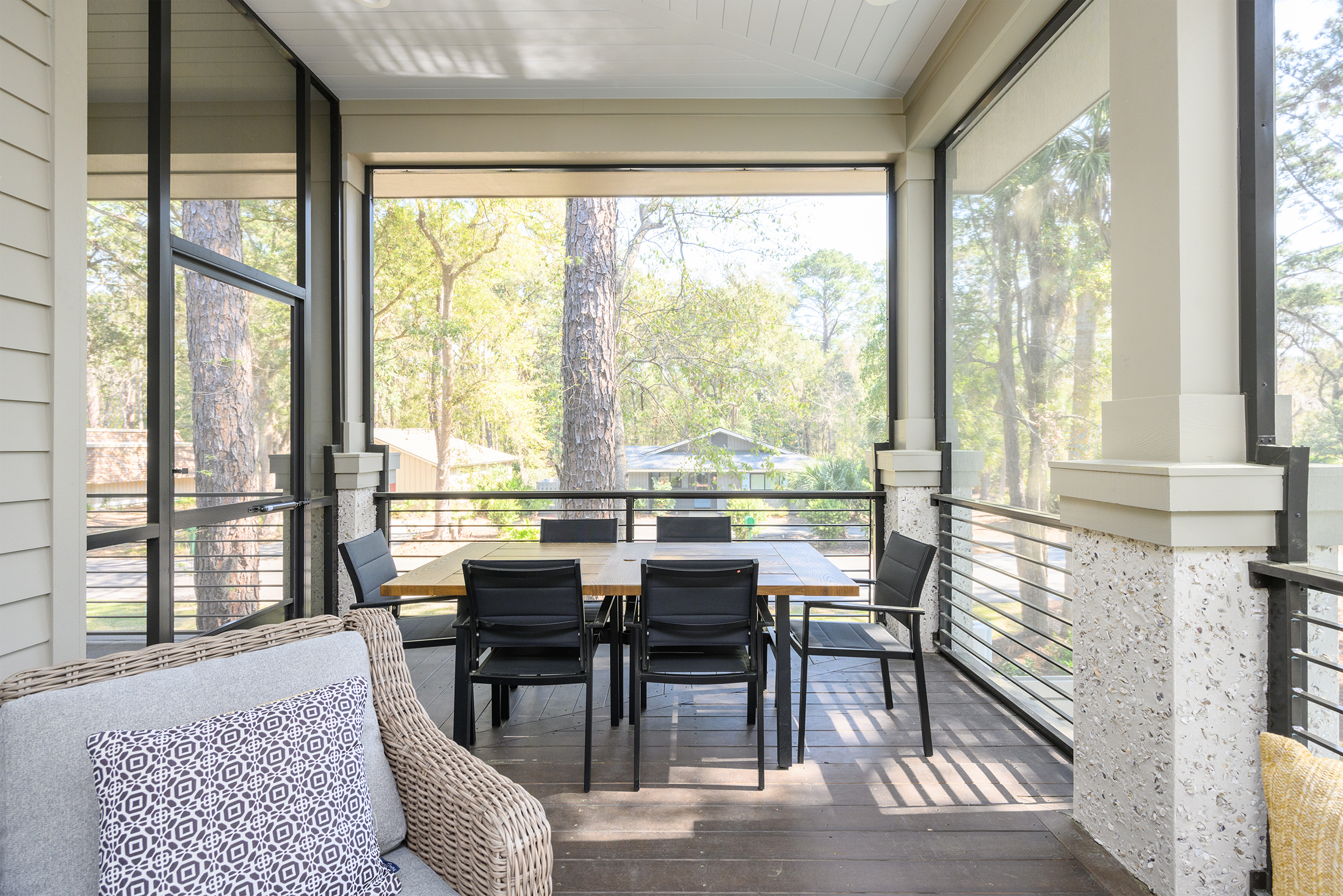 screen porch dinning seats 6