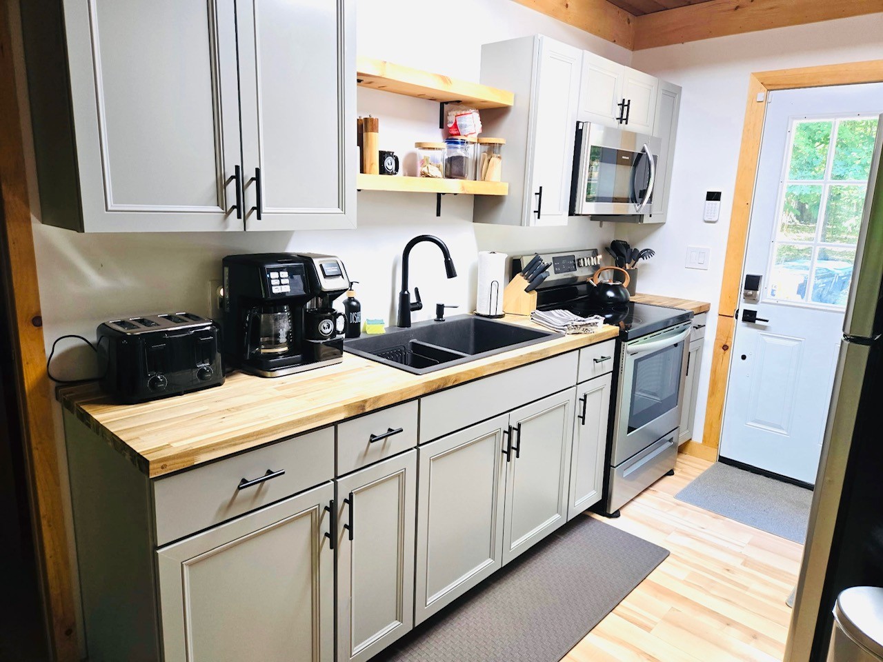 Equipped galley kitchen