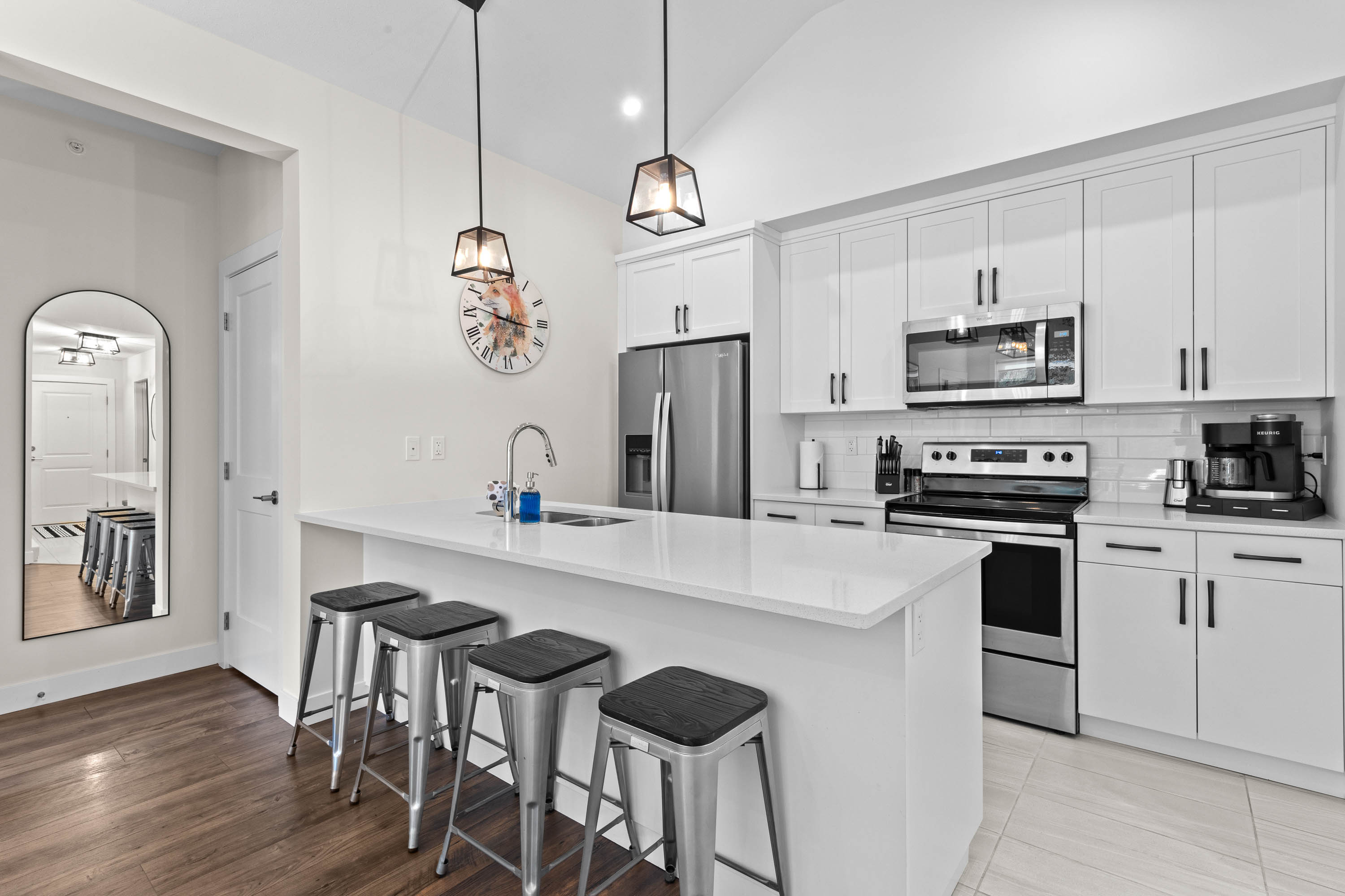 Modern & Cozy Condo w/Hot Tub! 2