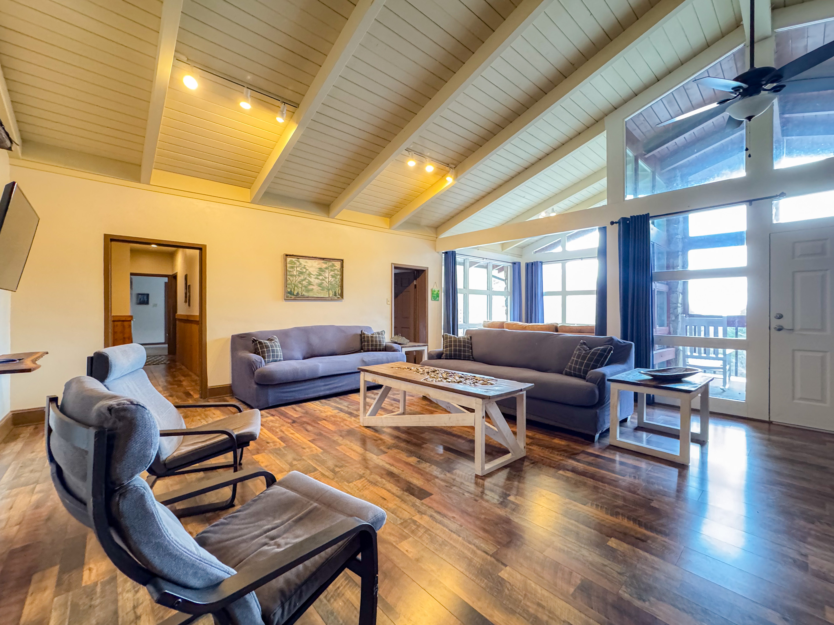 Relaxing upper level living room and reading area