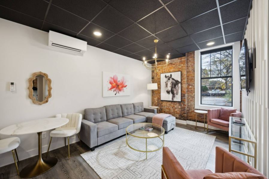 Kentucky Oaks Suite Living Area