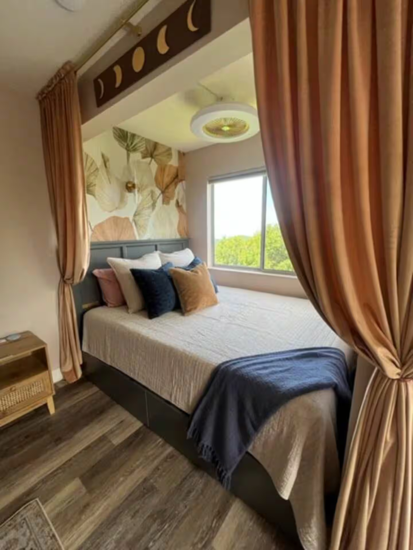 Dreamy Queen Bed Alcove