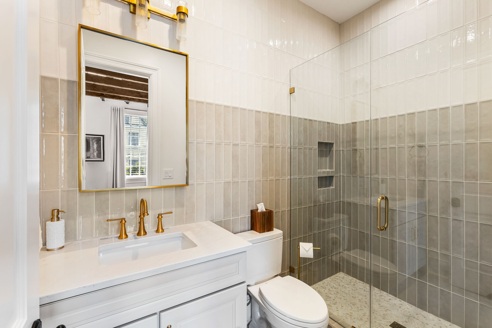 En suite bathroom 3