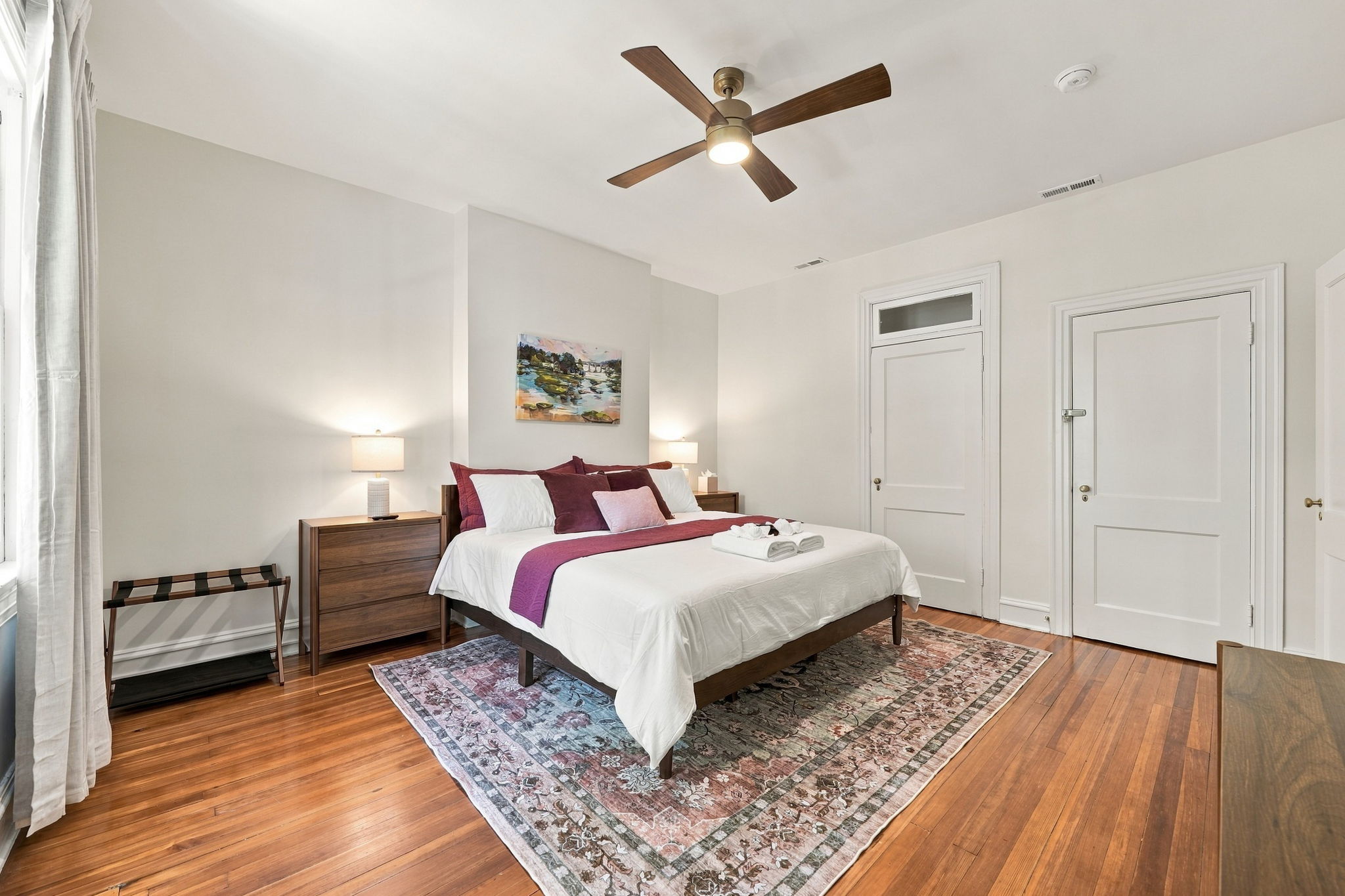 Bedroom Retreat: Bright space with elegant decor, perfect for a restful night in Richmond!