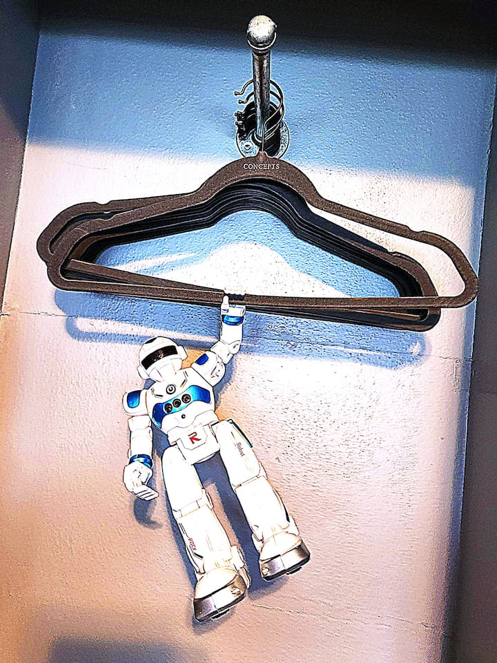 Howie SHOG provides lots of pre-tested fuzzy hangers for your use. 