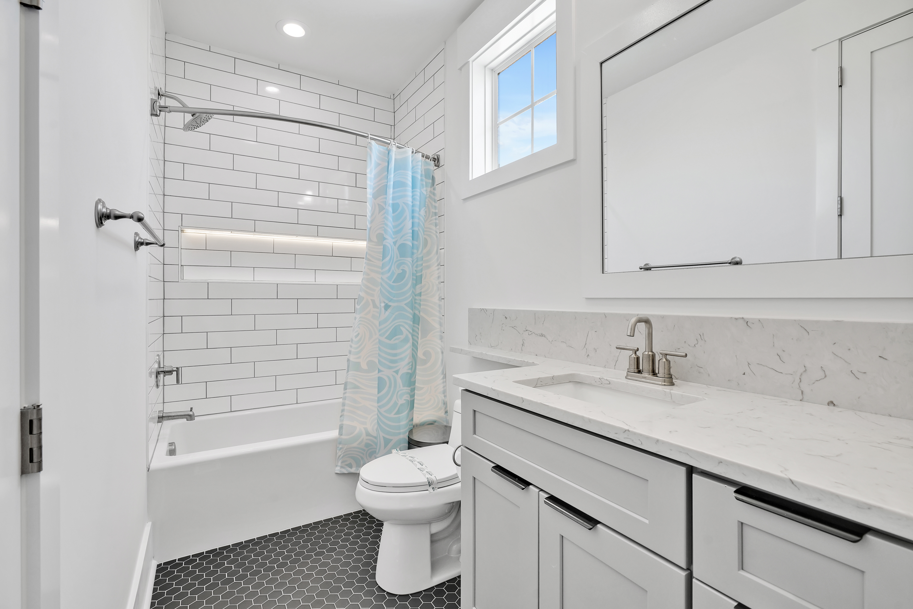 Kid-friendly bathtub