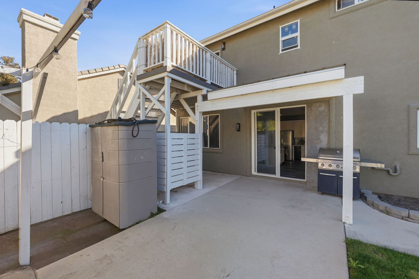 Private patio with pergola and propane BBQ. Outdoor entertaining space with beach essentials included for the whole group.