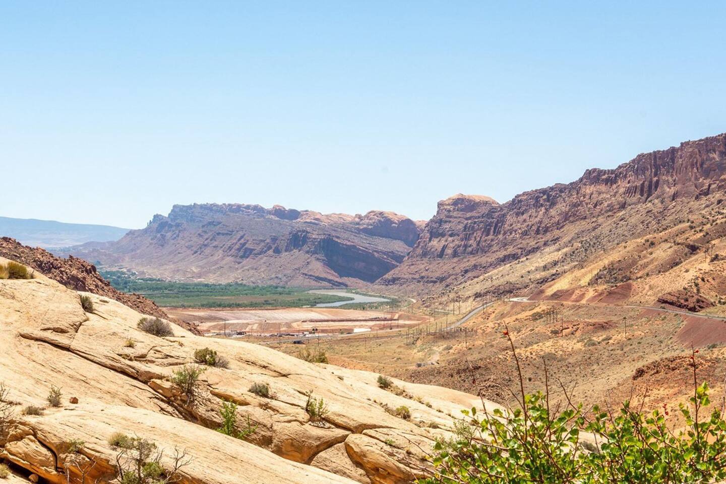 Enjoy Arches and Canyonlands National Parks nearby
