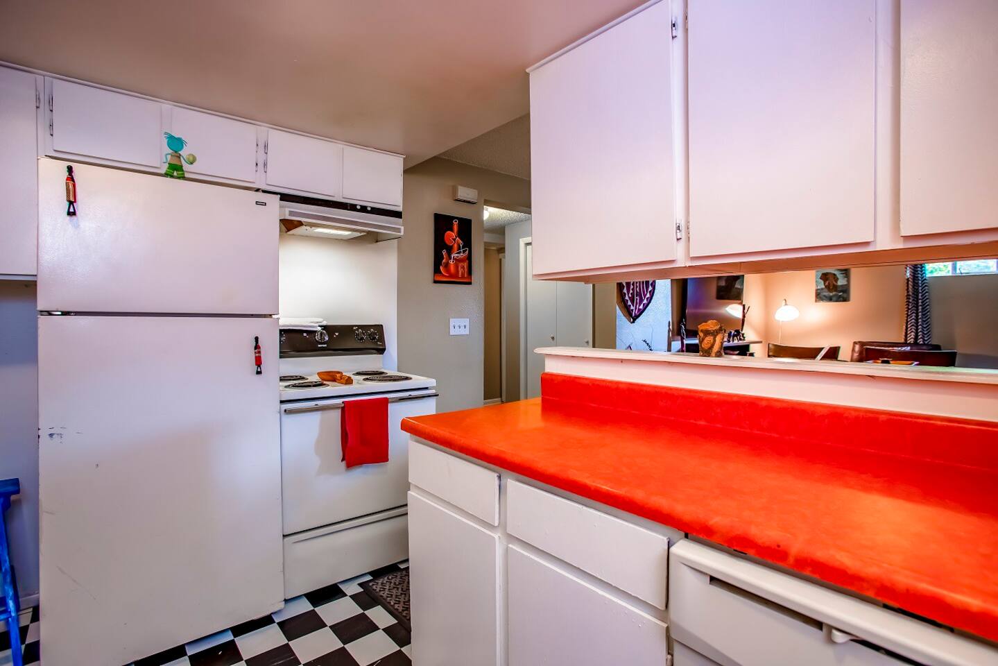 Full Appliances in kitchen.