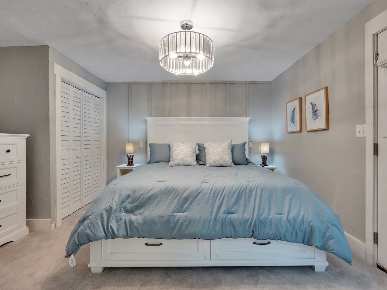 Main floor, master, king bed, tv, front porch access, en-suite bathroom