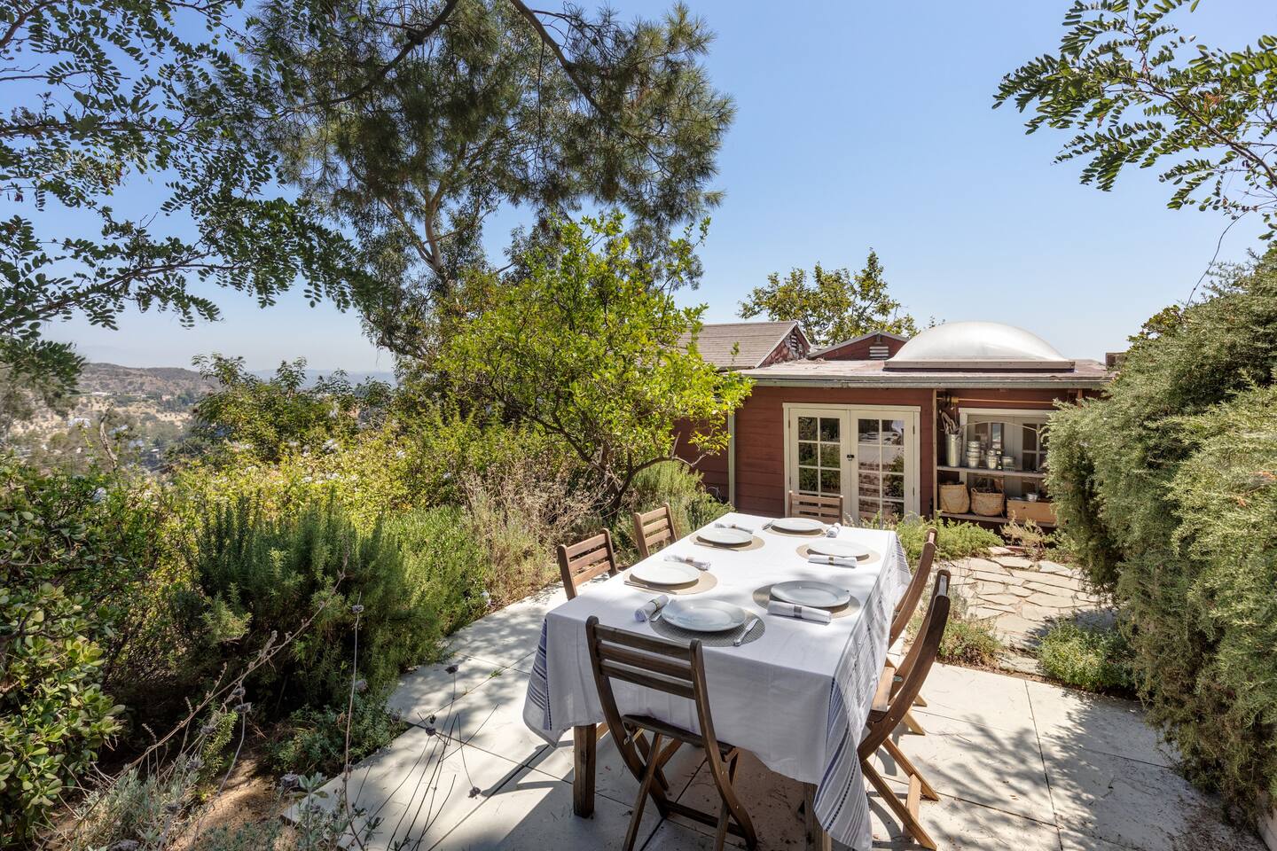 Backyard w/ Eating Area