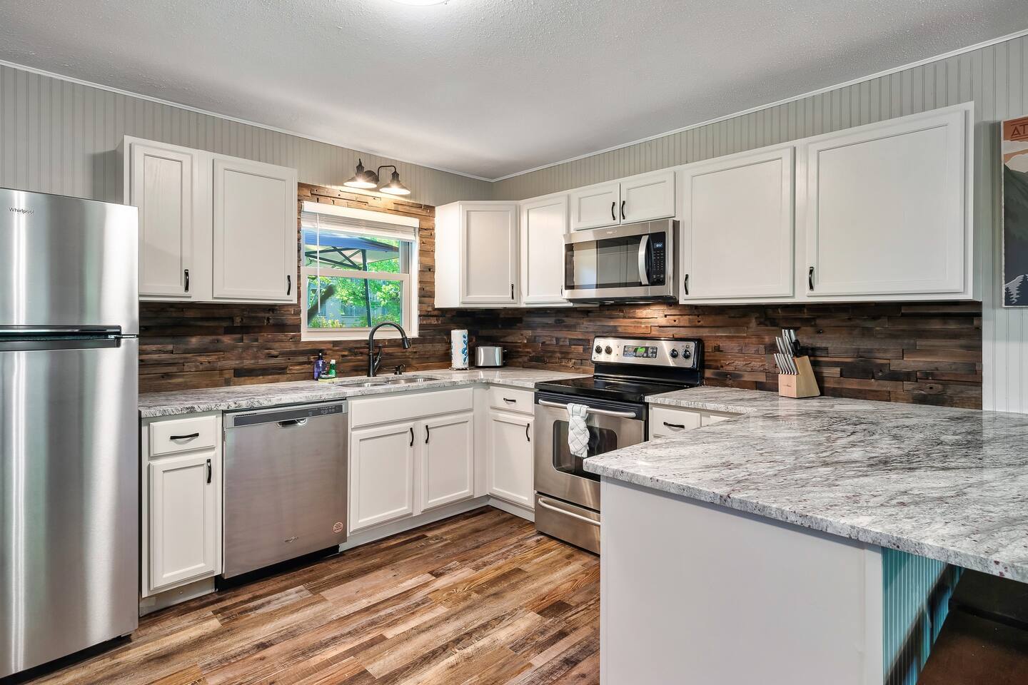 Channel your inner chef in the fully stocked kitchen, complete with sleek countertops, modern appliances, and all the cookware you'll need. #CulinaryOasis
