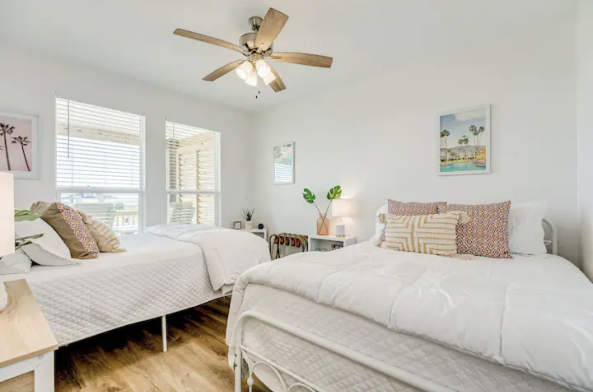 4f5566bdd45d4758b1e86e4d28cfe21d | Beachhouse | Texas | TX | Vacation Homes | Galveston | Crystal Beach | Kokomo | Breezy Days | Beachfront Elegance | Sunrise Serenity | Southern Sands Property Management, LLC