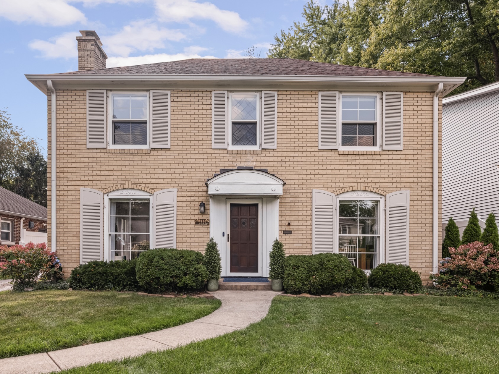 CLASSIC 1940 CENTER HALL COLONIAL