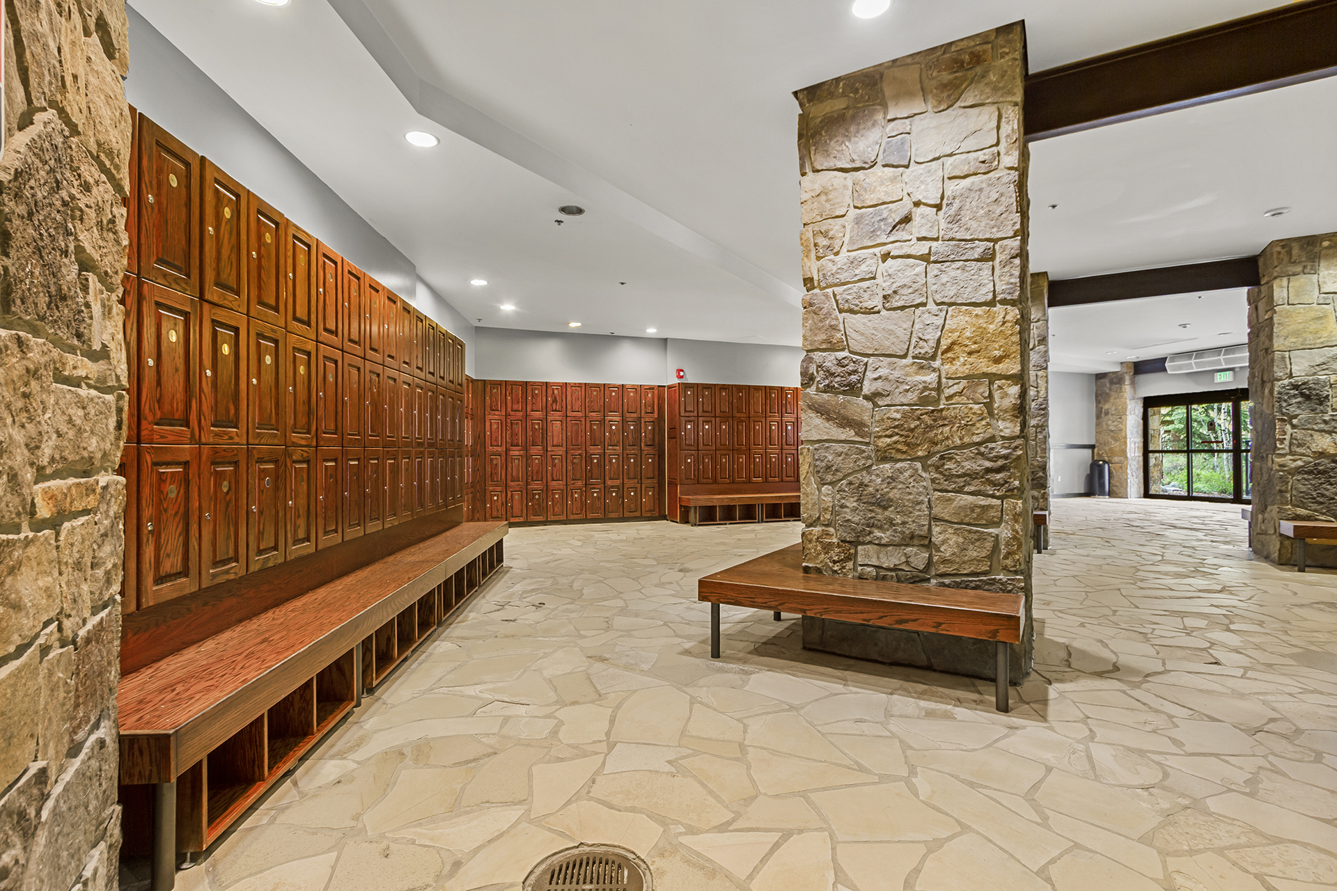 Ski Valet - lockers