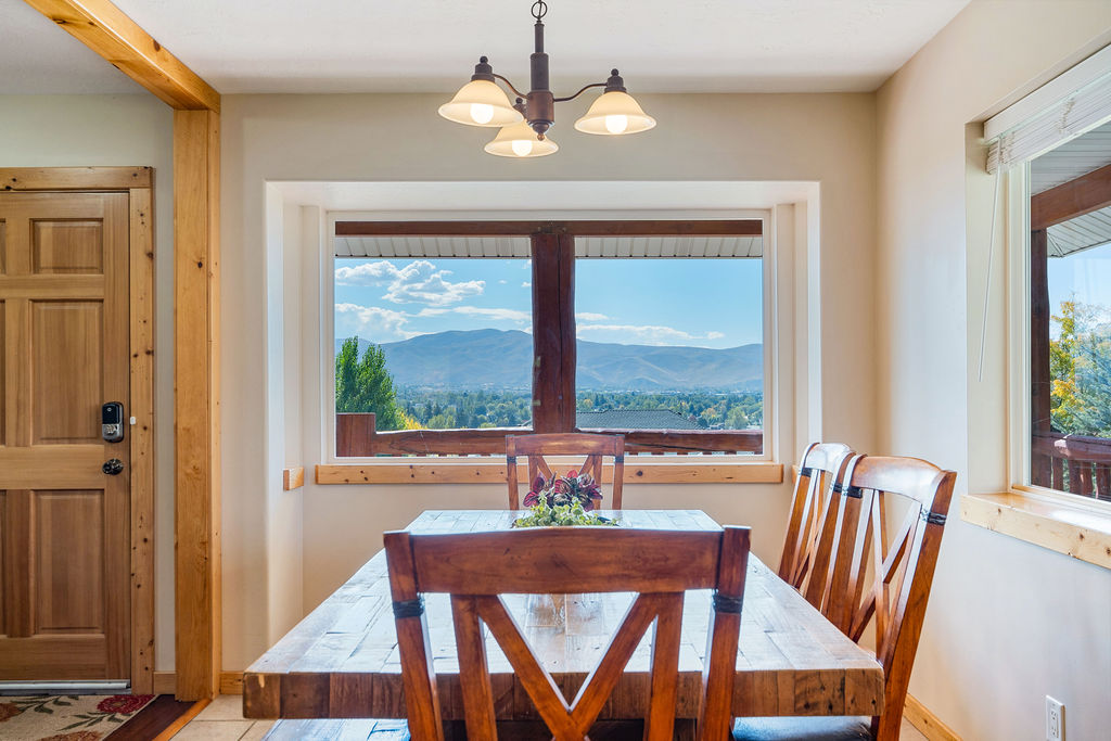 It's hard to beat dining room views like this when you are on vacation! Makes the morning coffee that much more enjoyable!