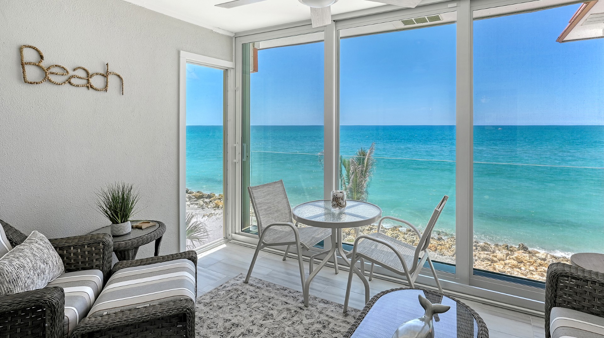 Amazing Gulf View and comfortable furnishings.