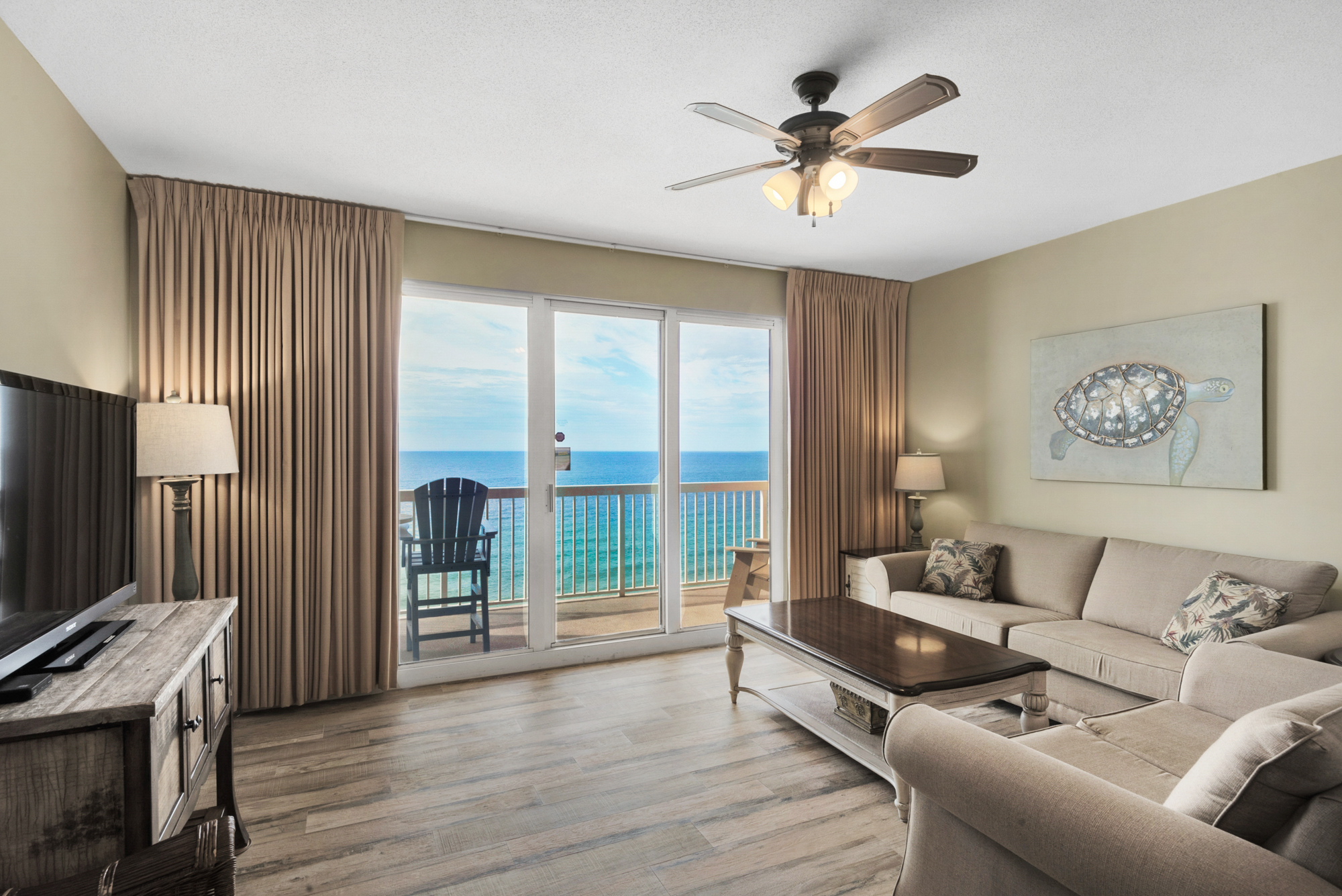 Living Room - Plenty of Seating for the Entire Family