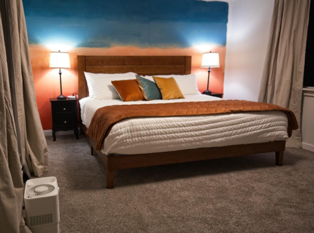 Mount Argentine out one window and Crystal Creek out the other window. Moose and other wildlife are regularly seen around the cabin. 5 minutes to downtown Breckenridge, but you'd never know it!