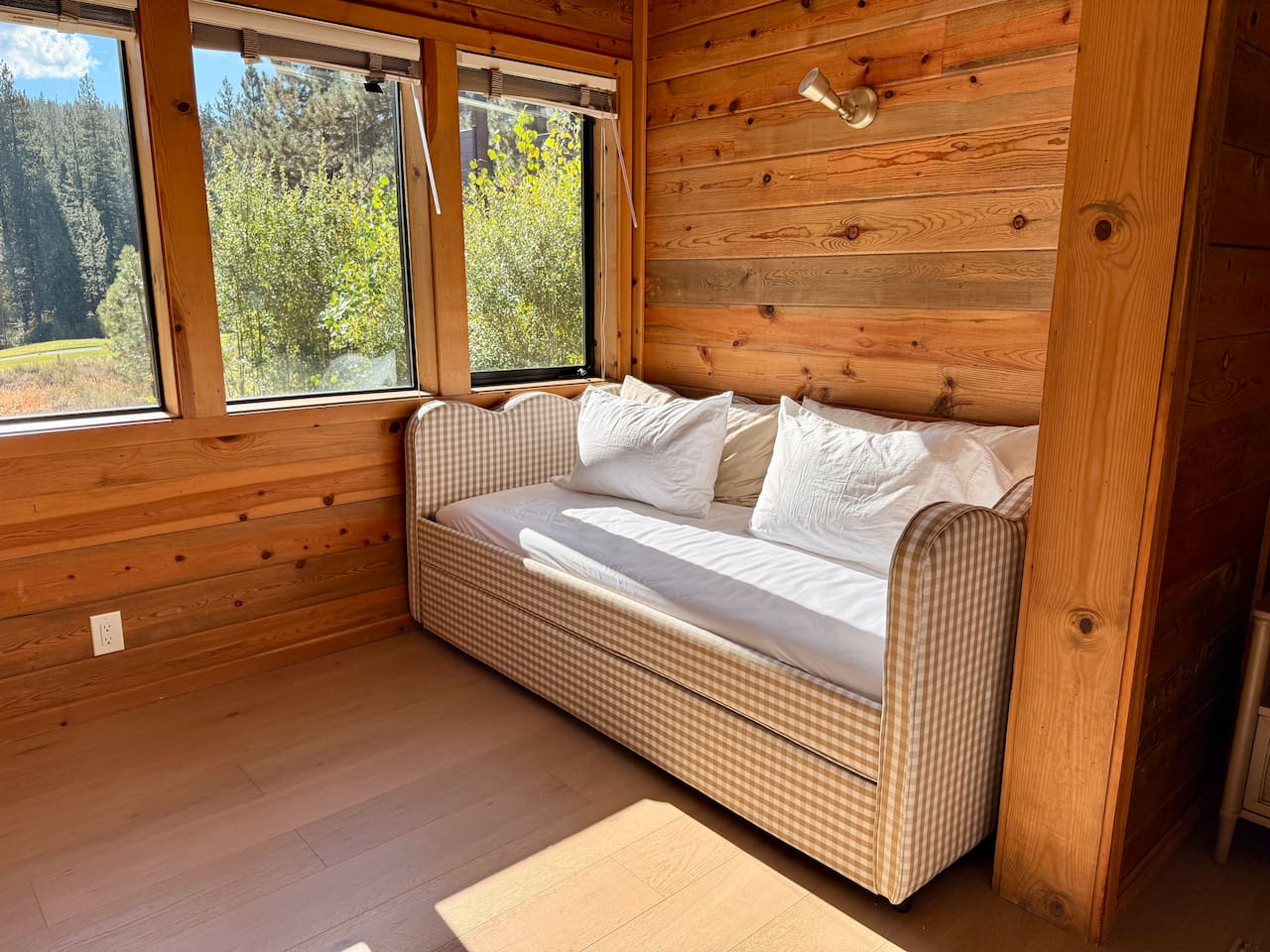 Tahoe Suite - Day Bed and Trundle
