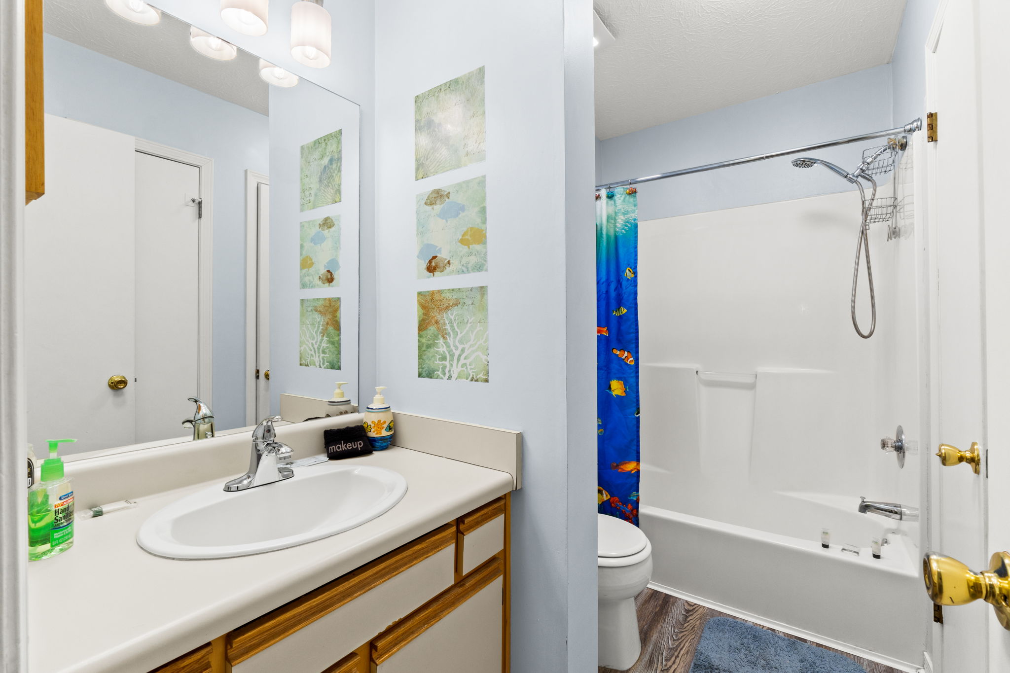 Full Bathroom Upstairs