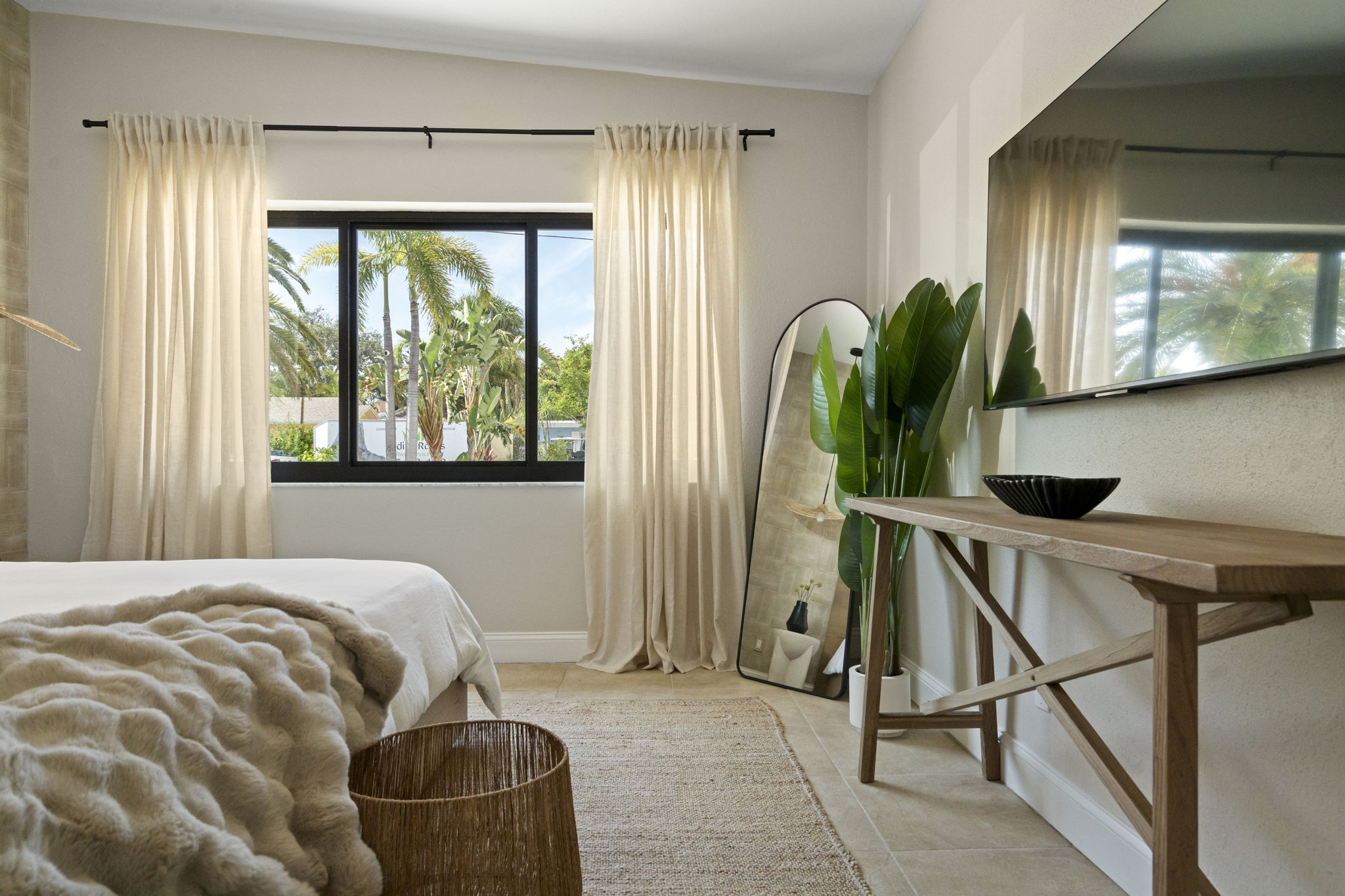 King Bed in Main Bedroom