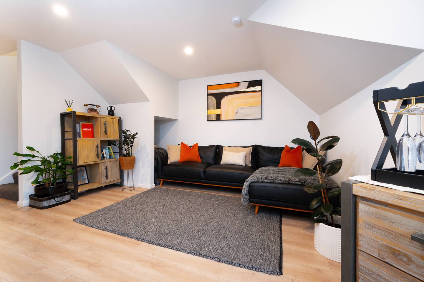 Sarahs Scenic Stay | Mountain Lake Views holiday home in 9300