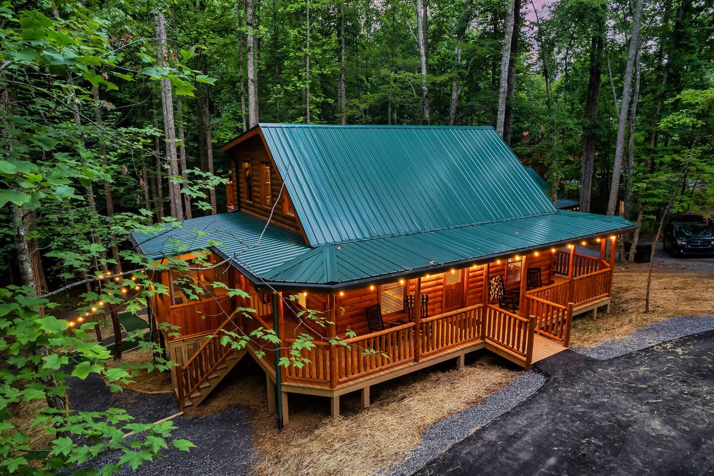 Quiet beautiful setting but close to both Gatlinburg and Pigeon Forge