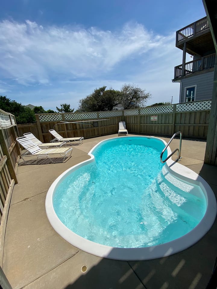 Refreshing private pool just for you.