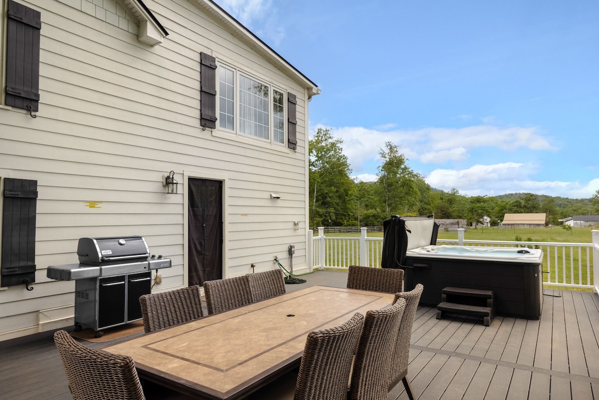 Dine al fresco, weber grill for your cook outs!