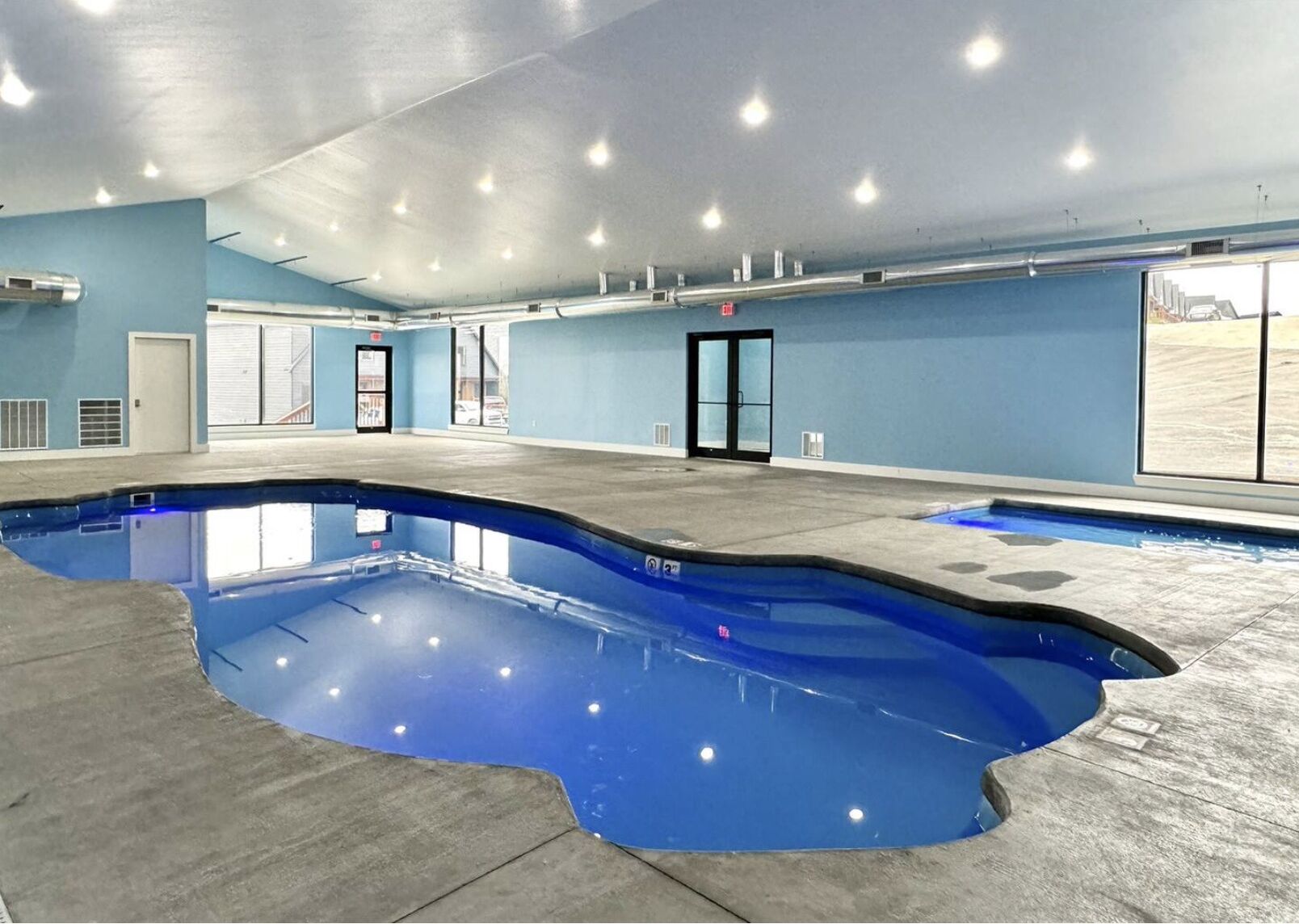 Indoor Pool and kiddie pool