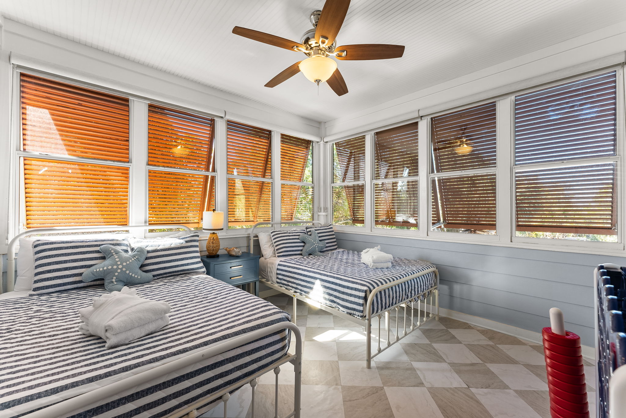 Bright Guest Bedroom with Blackout Rolldown Shades and two Double Beds