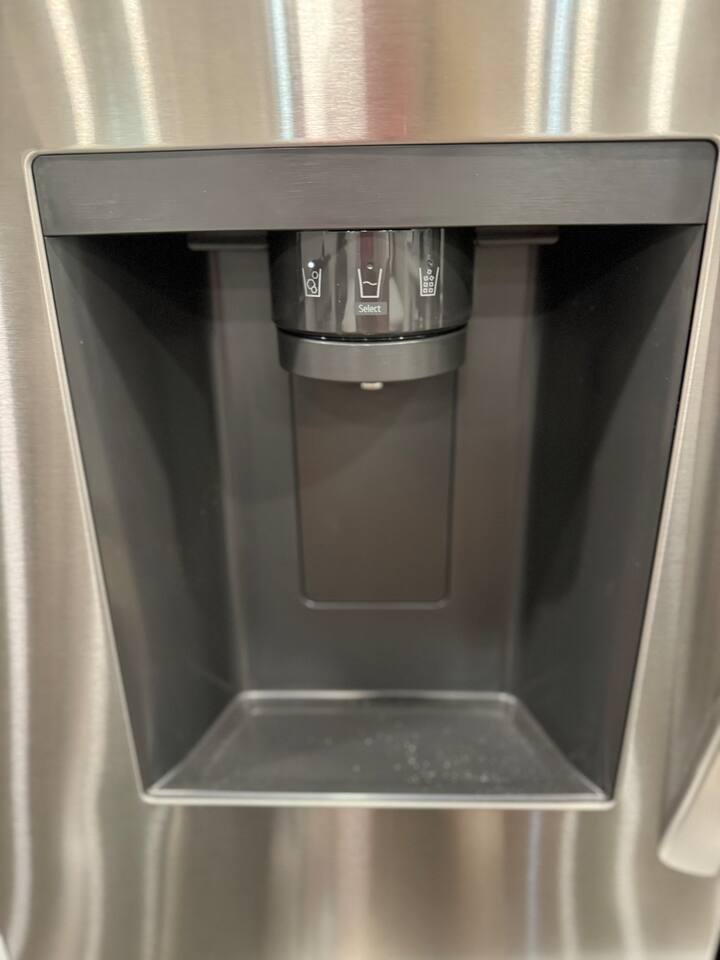 Refrigerator has filtered city water, crushed ice, and cubed ice dispenser at your fingertips.