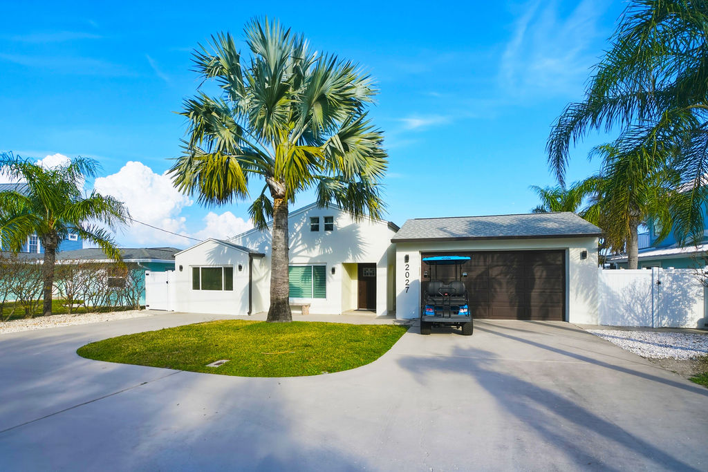 From the moment you arrive, you’re just steps away from poolside lounging, island adventures, and unforgettable days on the water. Welcome aboard!