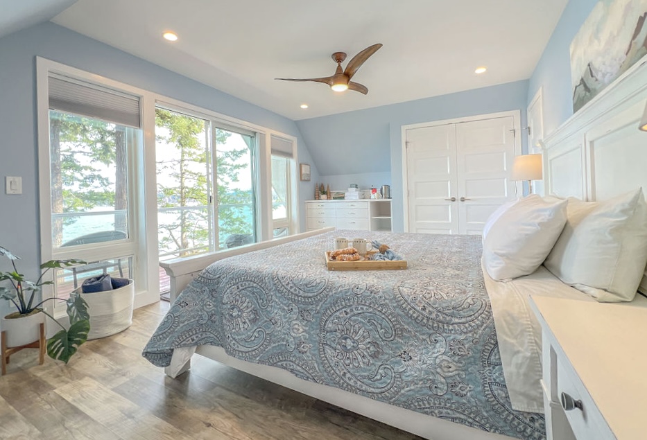 The King waterview master bedroom allows you to experience jaw-dropping sunrises & features a Smartlife mattress, built-in storage, and an elevated private deck.  This is a premium sleep experience.