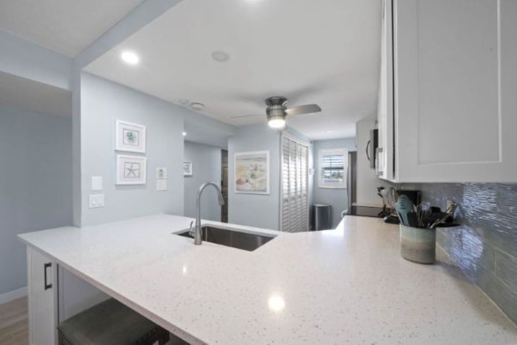 Sunset 100-Beautiful Beachfront 2-Bedroom Condo