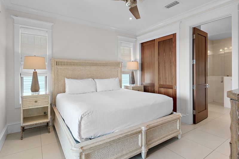 Bedroom 5 (Third Floor): King Bed with Private Bathroom 