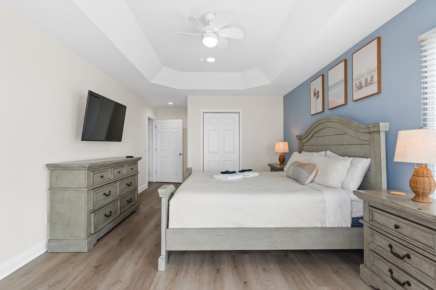 En Suite Bathroom, Smart TV, Dresser, & Closet for Storage.