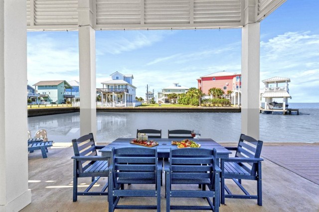 5082d13a1a62489f86858a5ffddf3078 | Beachhouse | Texas | TX | Vacation Homes | Galveston | Crystal Beach | Kokomo | Breezy Days | Beachfront Elegance | Sunrise Serenity | Southern Sands Property Management, LLC