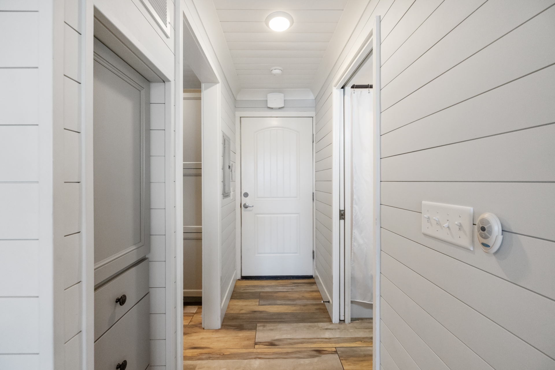 Entry area with bunk nook and ensuite bathroom