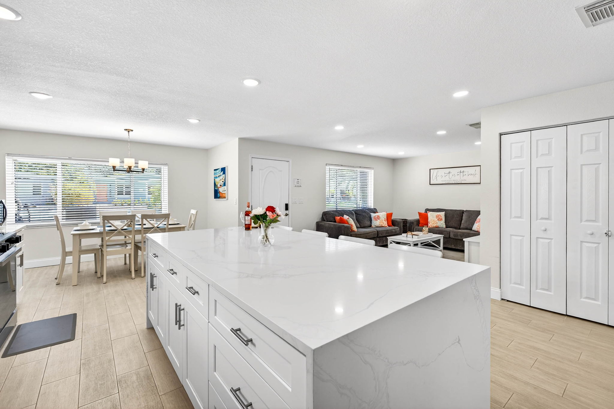 Come live by the Beach with Pool! 6