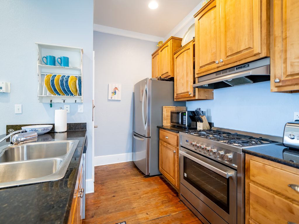 Brand New Gas Range & Fridge Newly Installed