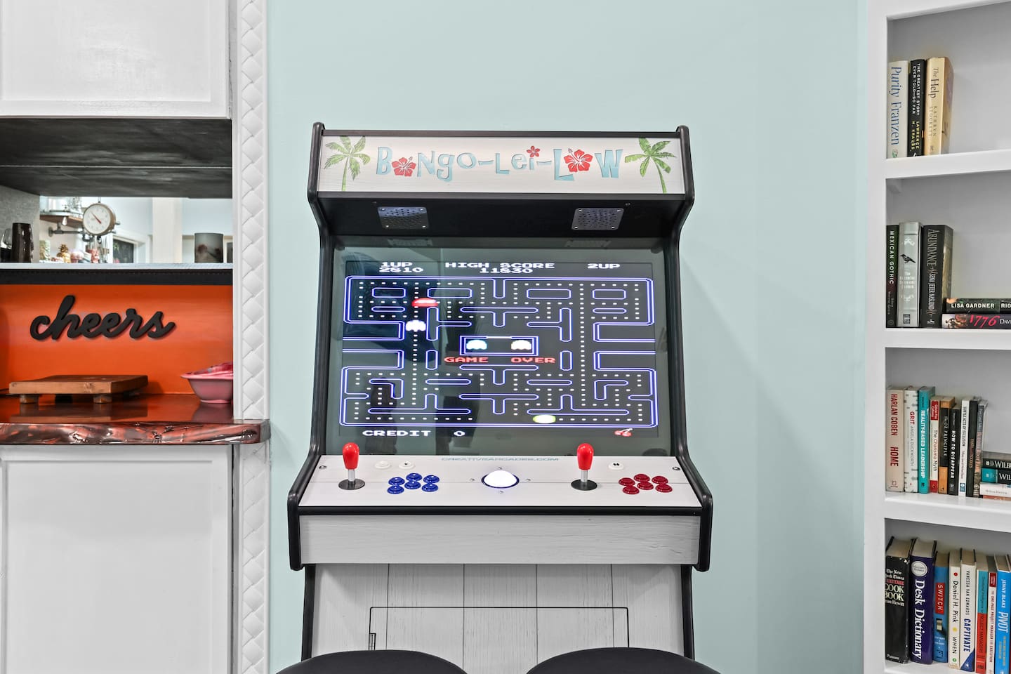 There is an arcade with over 3,000 games