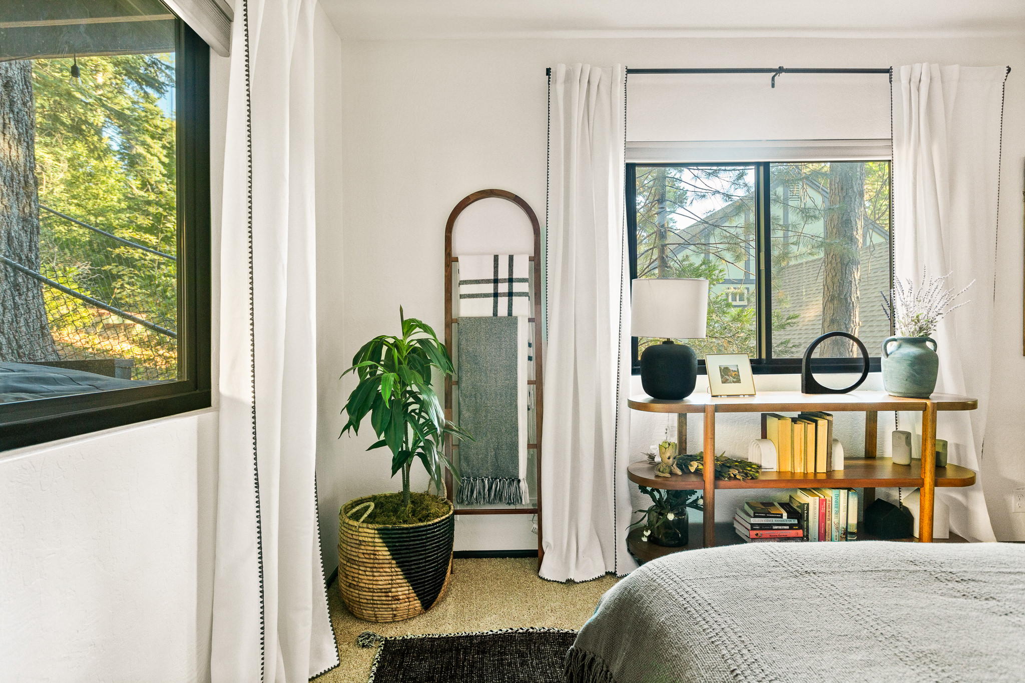 Bedroom 2: With no attention to detail spared, this modern retreat ensures you can savor the natural beauty of Lake Arrowhead without sacrificing any of life's comforts.