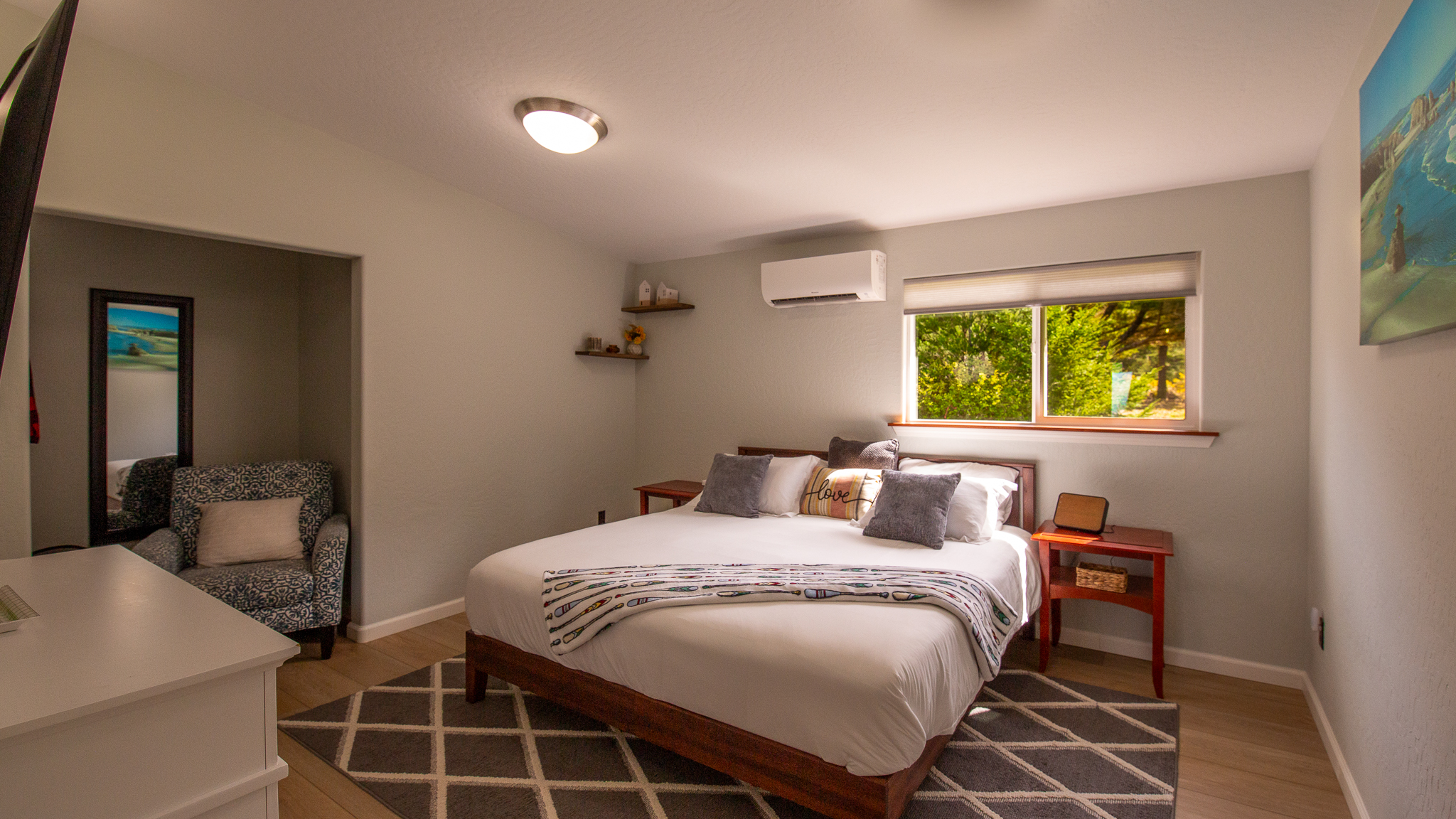 Middle Bedroom