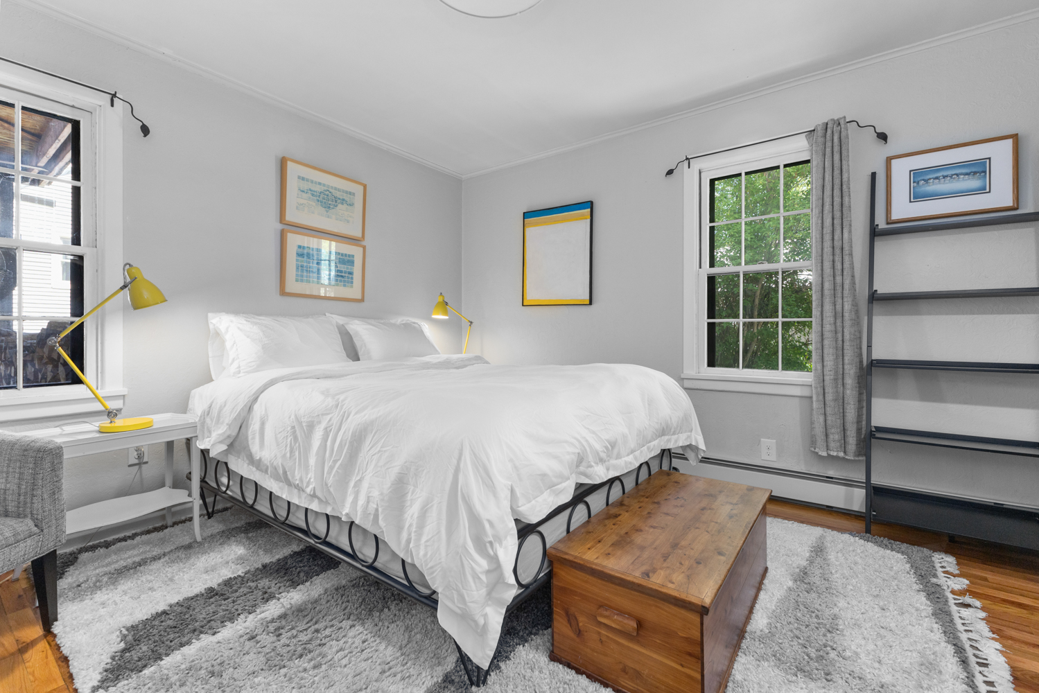 Main Level Bedroom 3 | Queensize bed