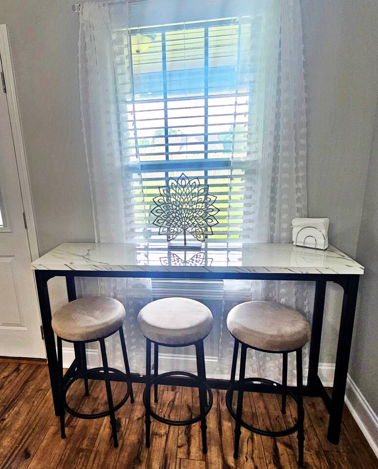 Modern & comfy seating area for 9 guests. 